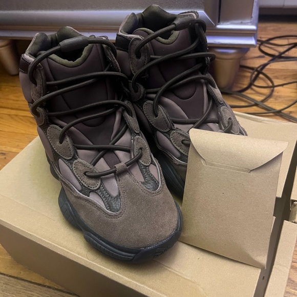 Yeezy boots men’s 7.5